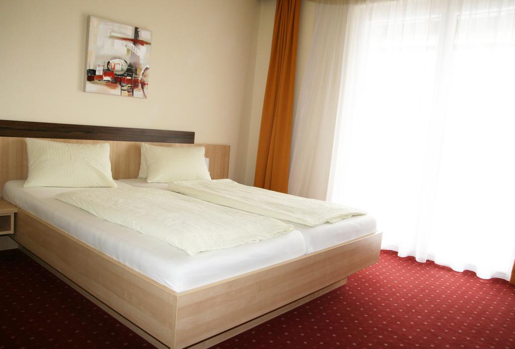 Hotel Pension Pleikner Millstatt am See Zimmer foto